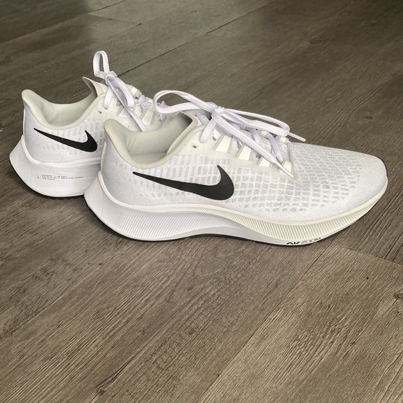 Like New Women’s Nike Air Zoom Pegasus 37 Running Shoes - Picture 12 of 16